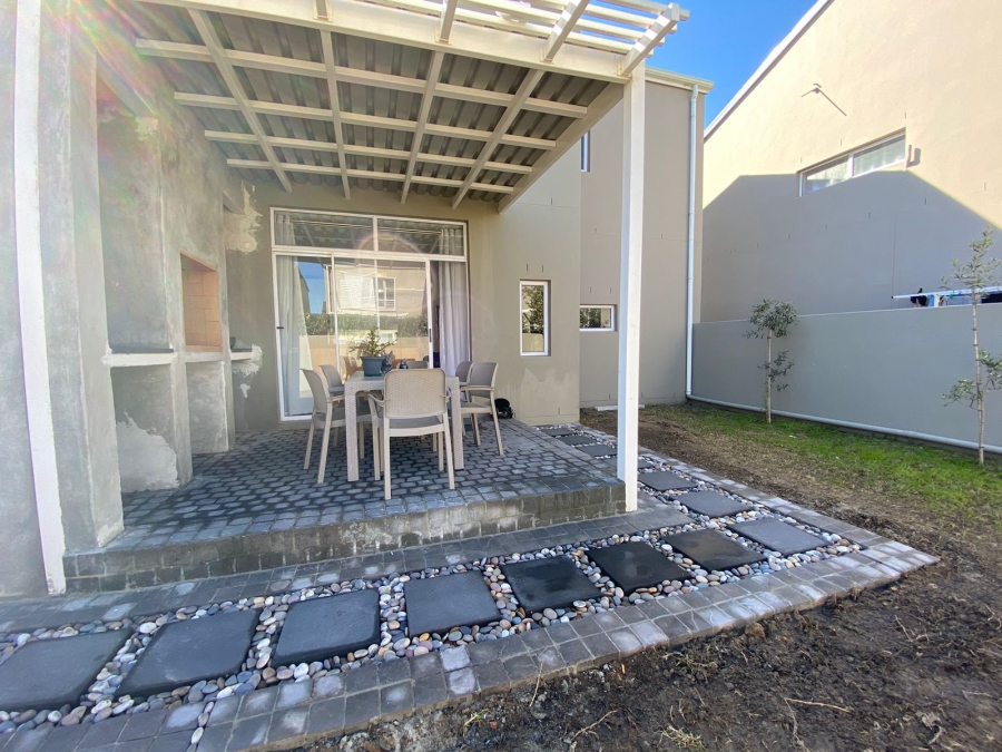 To Let 3 Bedroom Property for Rent in Somerset Lakes Western Cape